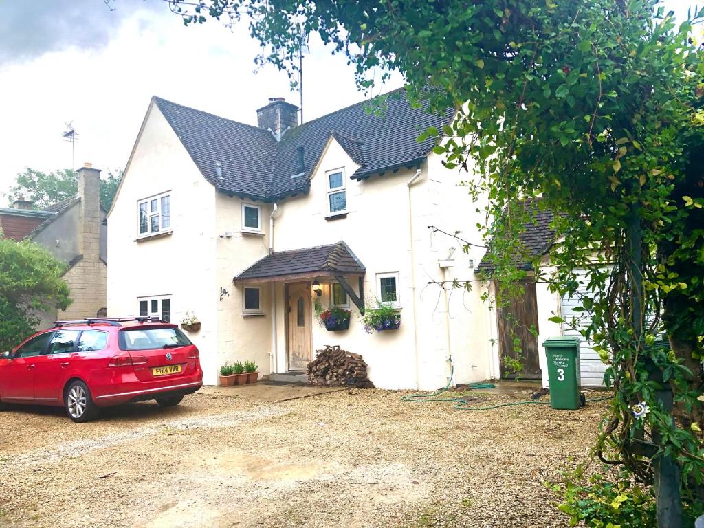 Relax and unwind at Windrush Lodge, Lydiard Millicent (updated prices 2024)