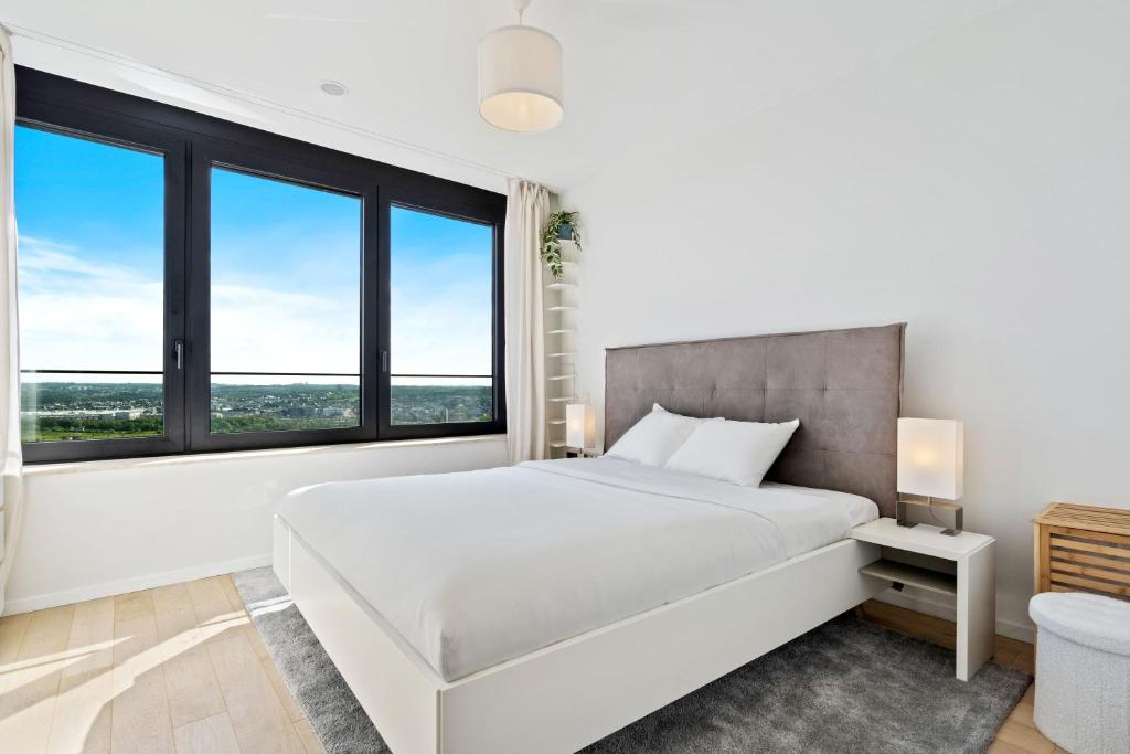 Luxurious City Retreat Balcony & Pool Access - Resim 2