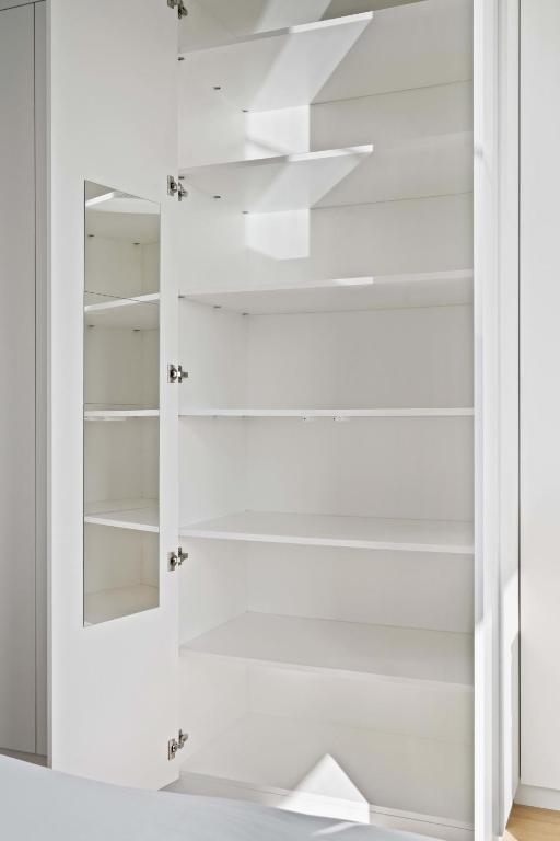 Luxurious City Retreat Balcony & Pool Access - Resim 3