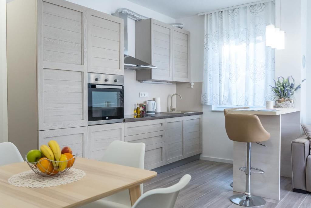 Η κουζίνα ή μικρή κουζίνα στο Apartman Helena