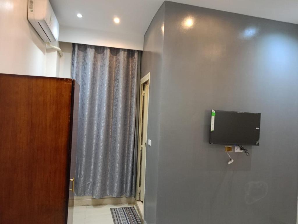 TV a/nebo společenská místnost v ubytování فندق كايرو زد-cairo zed hotel