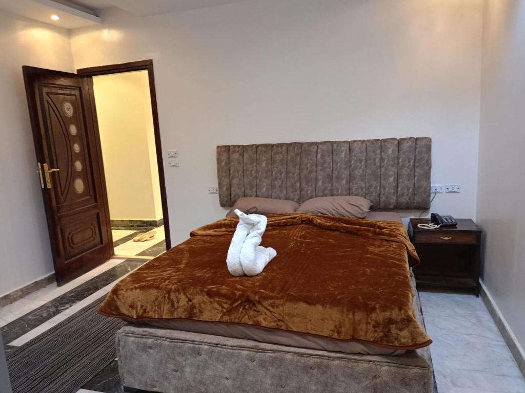 Postel nebo postele na pokoji v ubytování فندق كايرو زد-cairo zed hotel