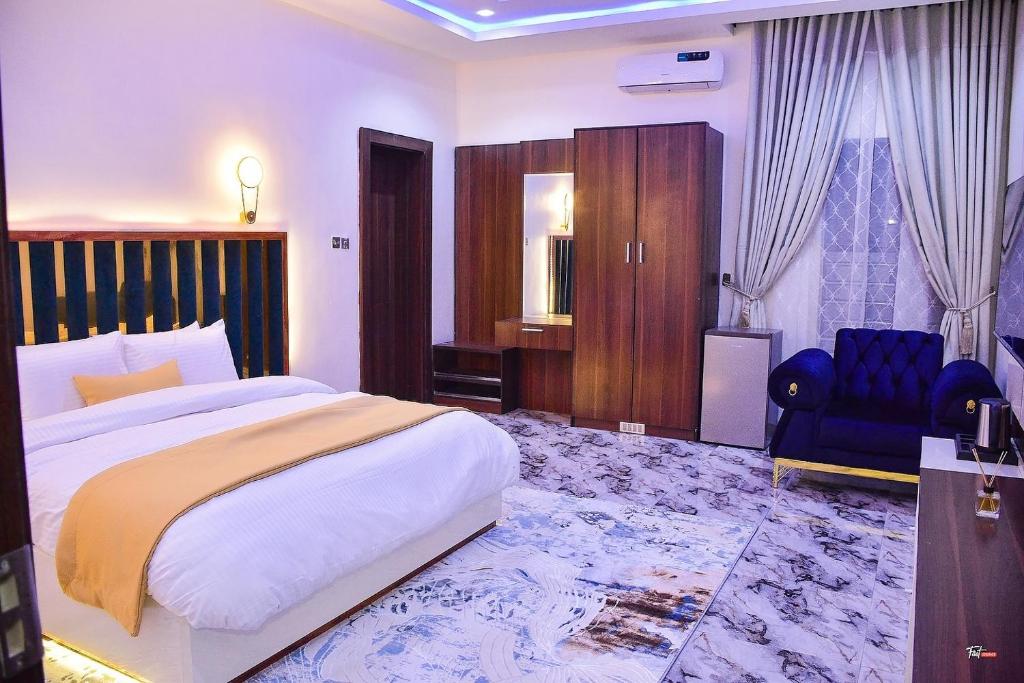 Postel nebo postele na pokoji v ubytování RKD Suites