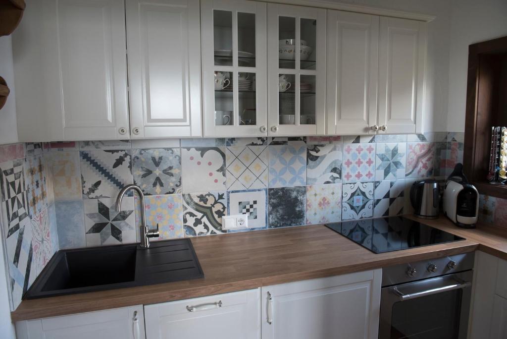 A kitchen or kitchenette at Almhaus Anita