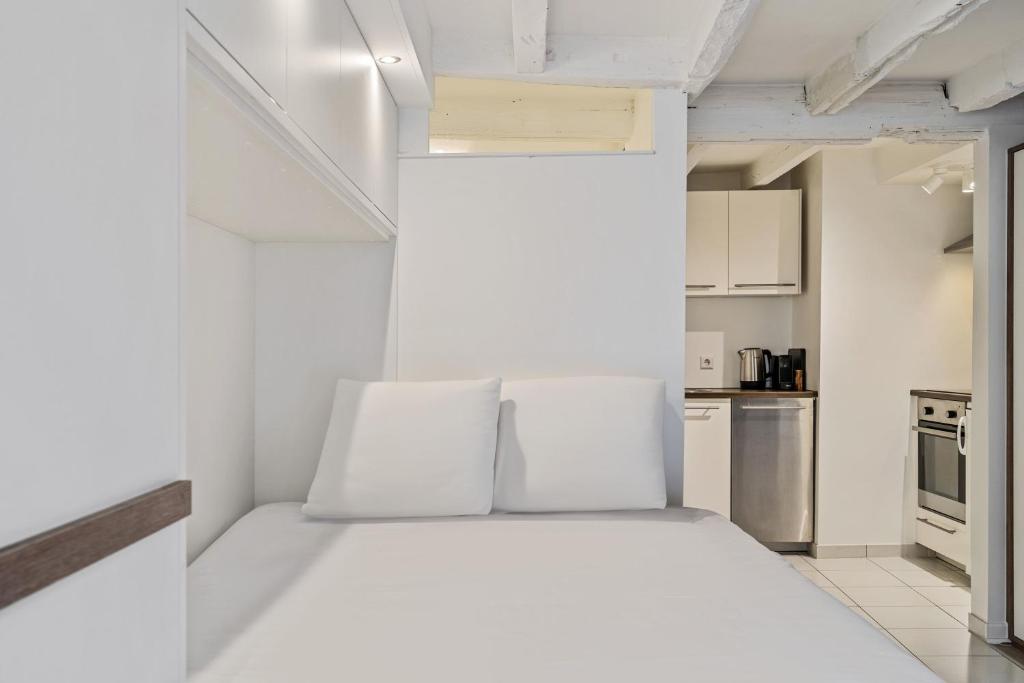 Serene Haven on Rue du Nord - Resim 16