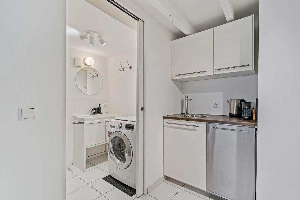 Serene Haven on Rue du Nord - Resim 19