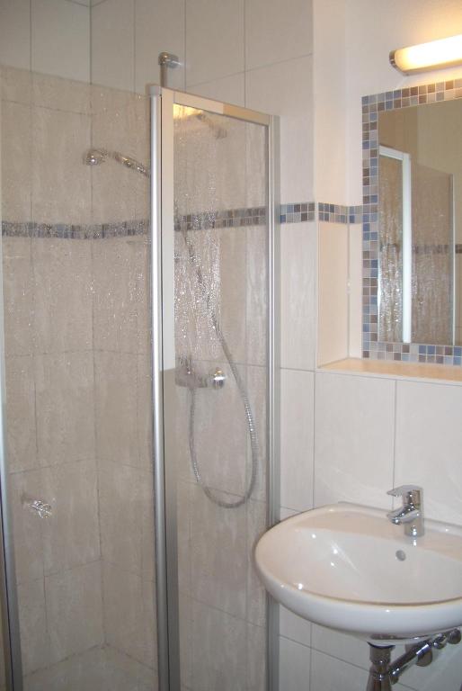 Pension Alram Hof - Twin Room With Bathroom