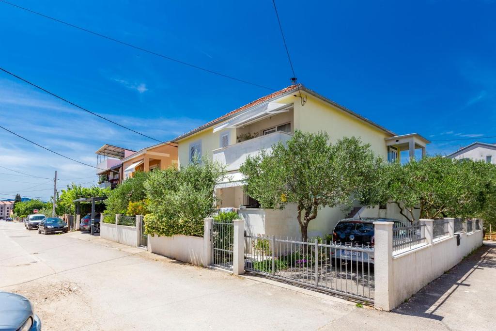 Olive three bedroom apartment