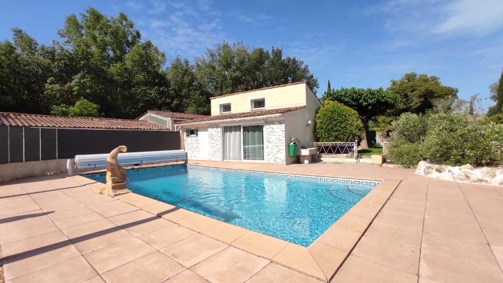 Πισίνα στο ή κοντά στο La maison de Marie Hélène 2 piscine partagée