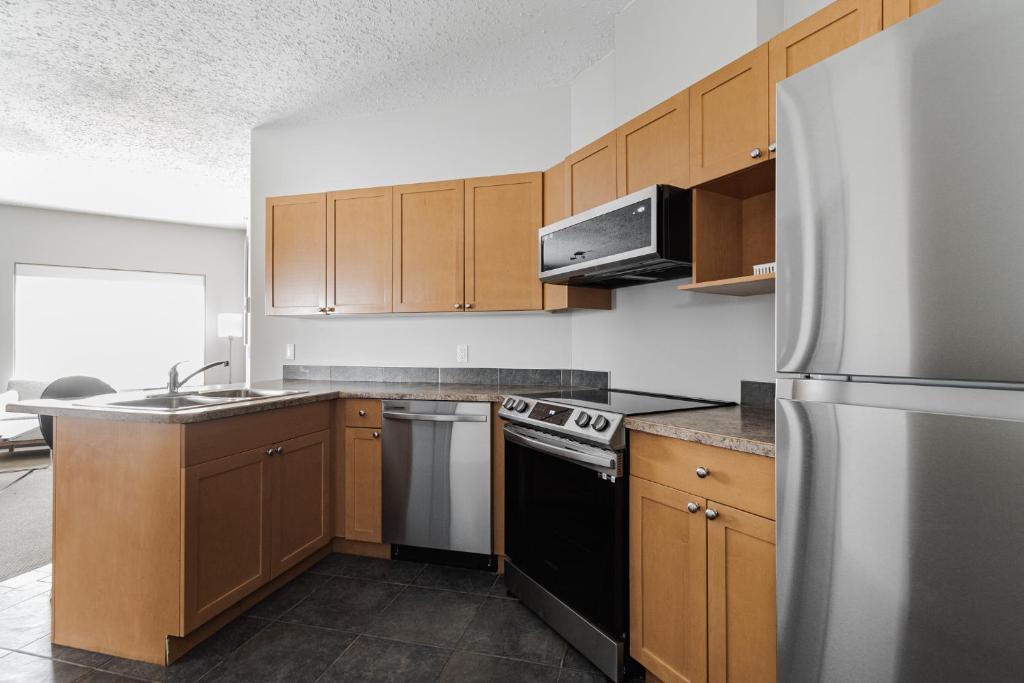 Kuchyň nebo kuchyňský kout v ubytování Premier Residence - Fort McMurray