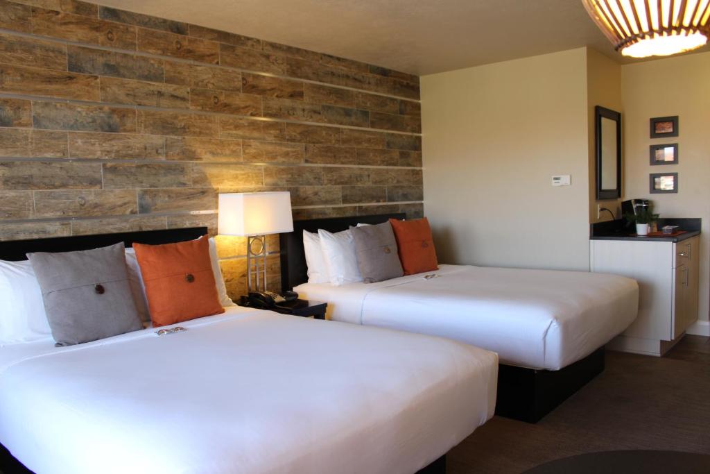 Inn On The Cliff - クイーンベッド2本のクイーンルーム