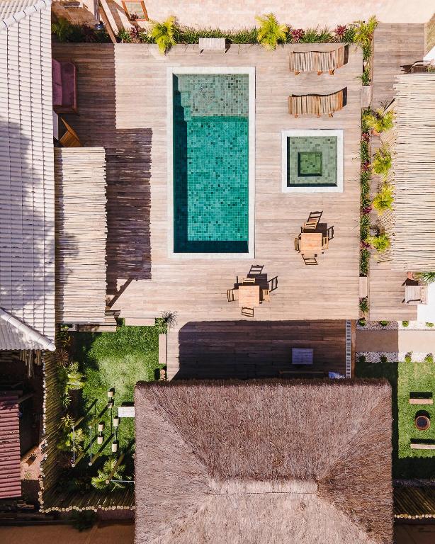 an overhead view of a house with a swimming pool at Vila Inca in Alto Paraíso de Goiás