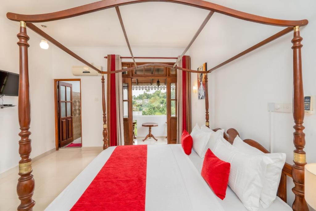 Postel nebo postele na pokoji v ubytování Kandy City Oasis Hotel