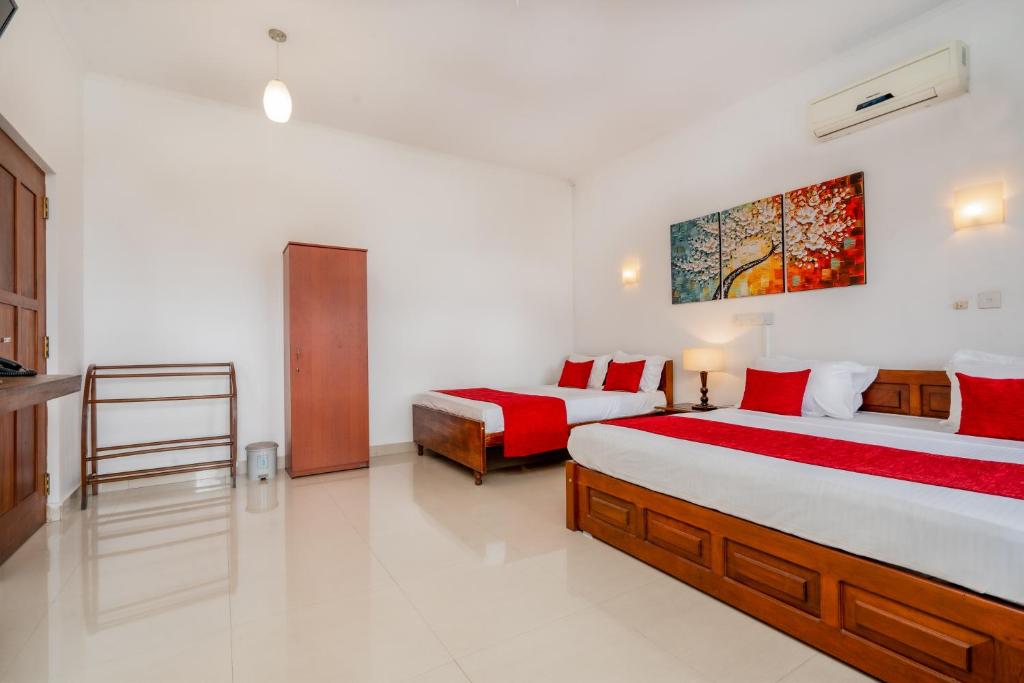 Postel nebo postele na pokoji v ubytování Kandy City Oasis Hotel