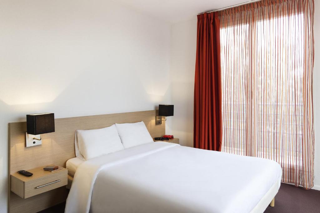 Postel nebo postele na pokoji v ubytování Aparthotel Adagio Access Saint Louis Bâle