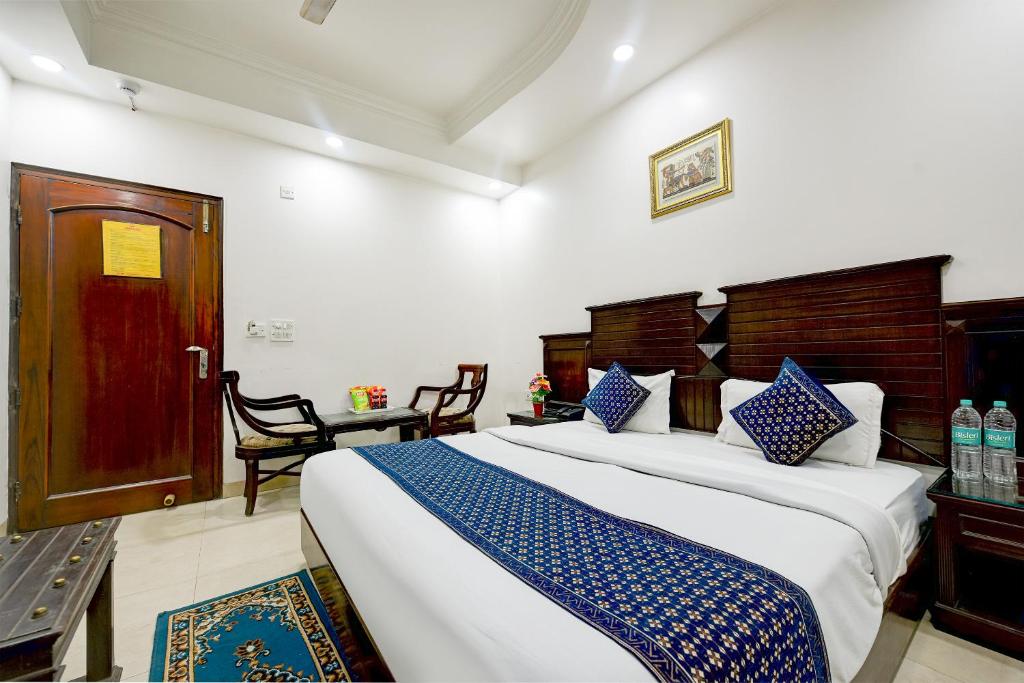 Postel nebo postele na pokoji v ubytování Hotel Legend International - 02 Mins from New Delhi Station