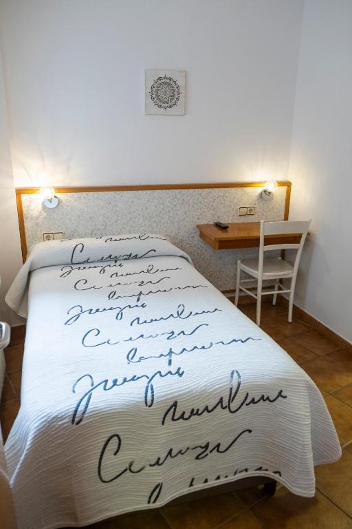 Postel nebo postele na pokoji v ubytování BRISARTE - Pensión Brisa