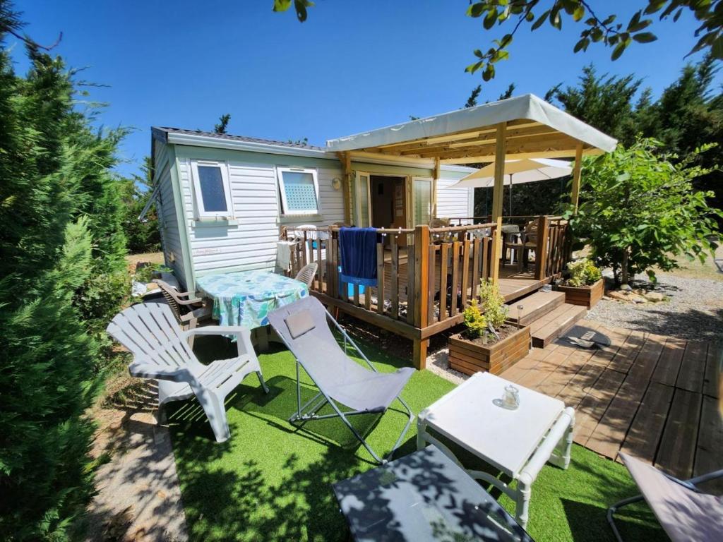 a backyard with a deck and a gazebo at Mobil Home proche du lac Ste Croix et Gorges du Verdon in Sainte-Croix-de-Verdon