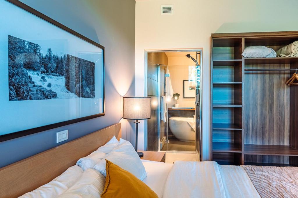 Postel nebo postele na pokoji v ubytování Lakefront, Mountain View - 1 Bedroom Resort Suite