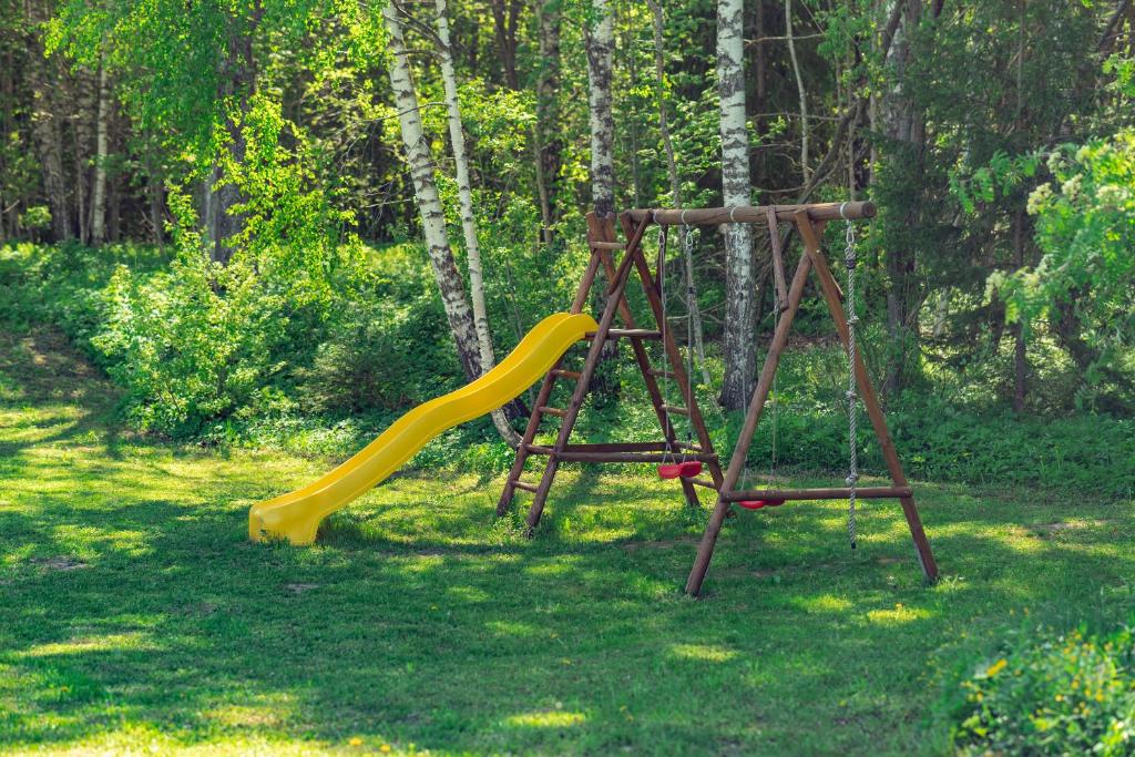 Herní místnost nebo prostor pro děti v ubytování Kuusemäe Puhkemaja