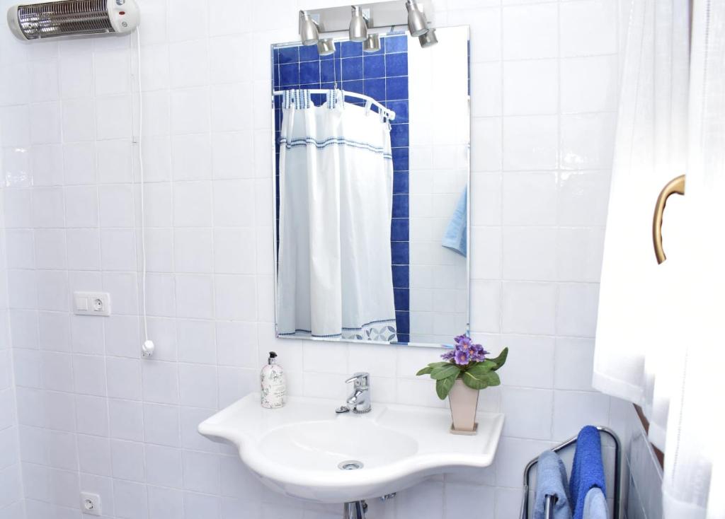Koupelna v ubytování Apartamento rural "LA MUELA"