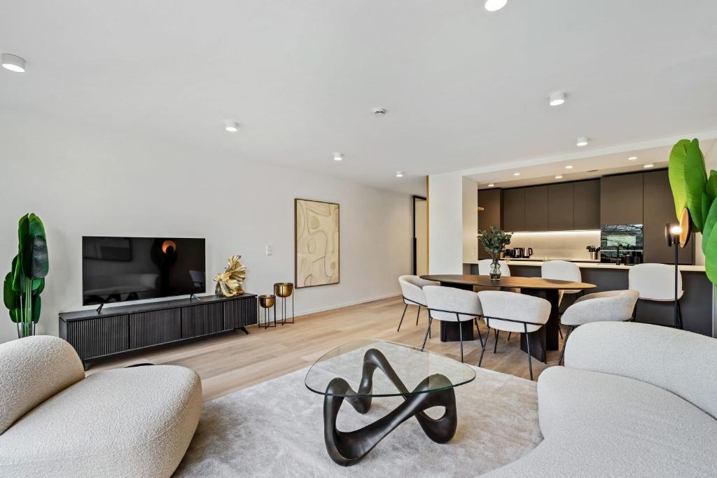 Upscale Urban Apartment Style & Comfort for Six, Luxembourg (updated ... - High-Rise Apartment With Luxembourg Style