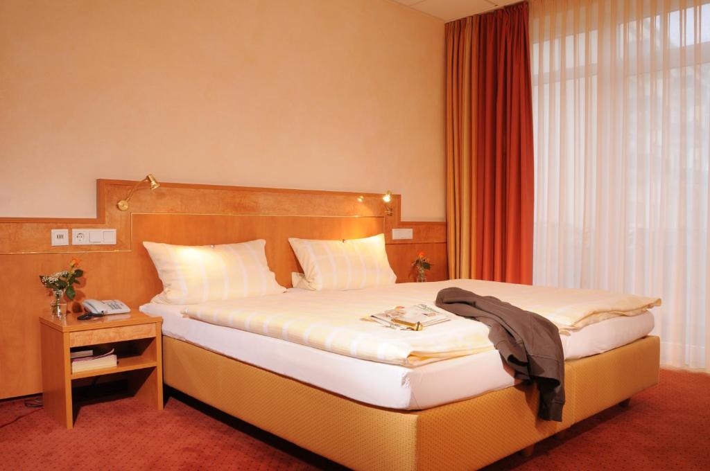 Postel nebo postele na pokoji v ubytování Hotel Heide Residenz