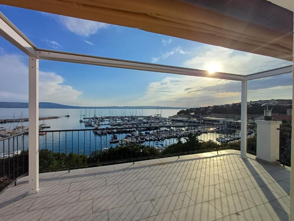 a balcony with a view of a marina at Kapetanova kuća in Novi Vinodolski
