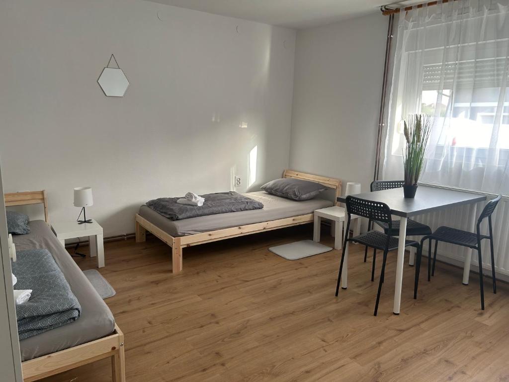 Ένα ή περισσότερα κρεβάτια σε δωμάτιο στο Apartmani EMA Novska