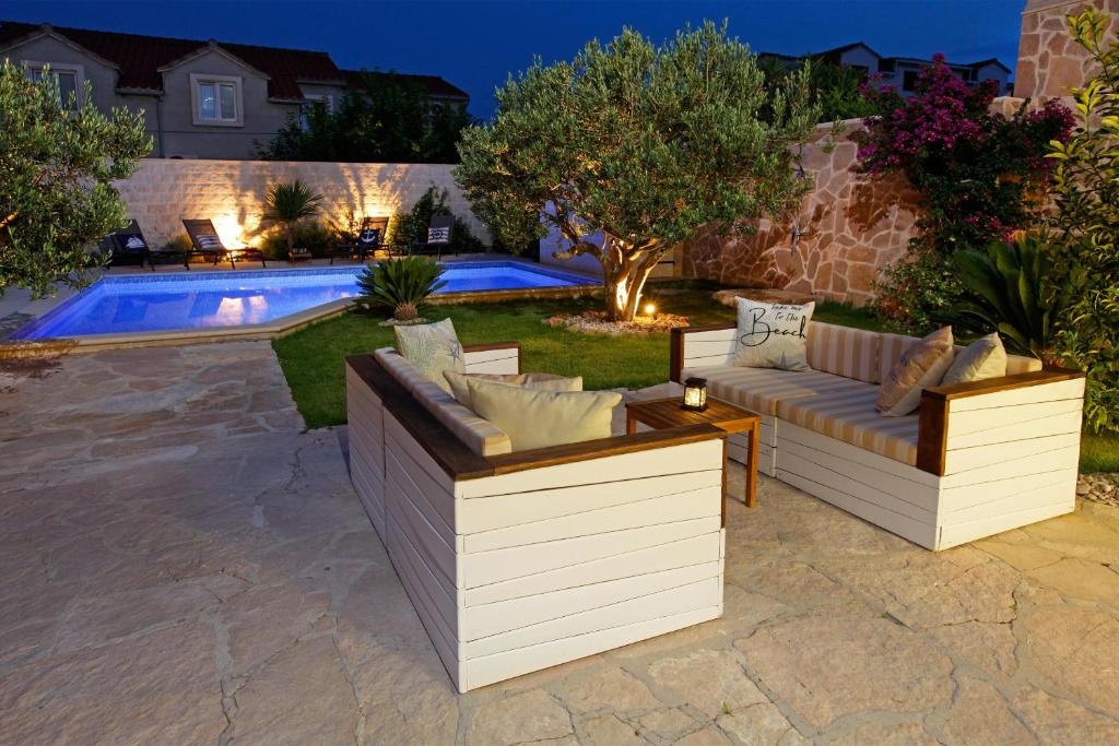 Swimmingpoolen hos eller tæt på Villa Sania