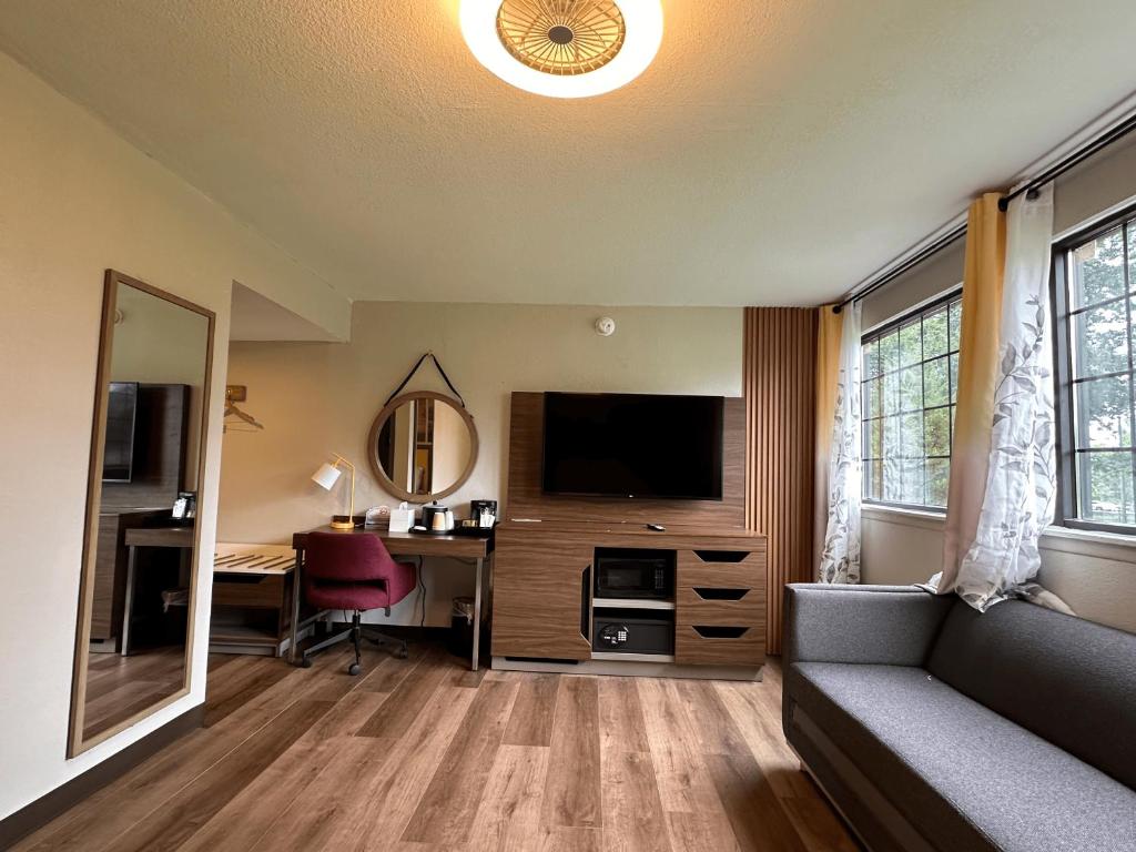 THE GOLFERS INN - Deluxe King Suite