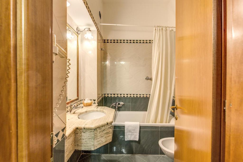 Koupelna v ubytování Hotel Contilia