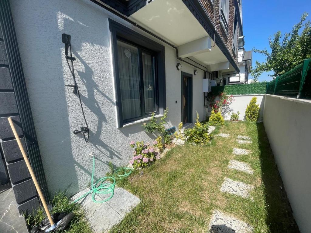 Zahrada ubytování Sarımeşe Havuzlu Villa