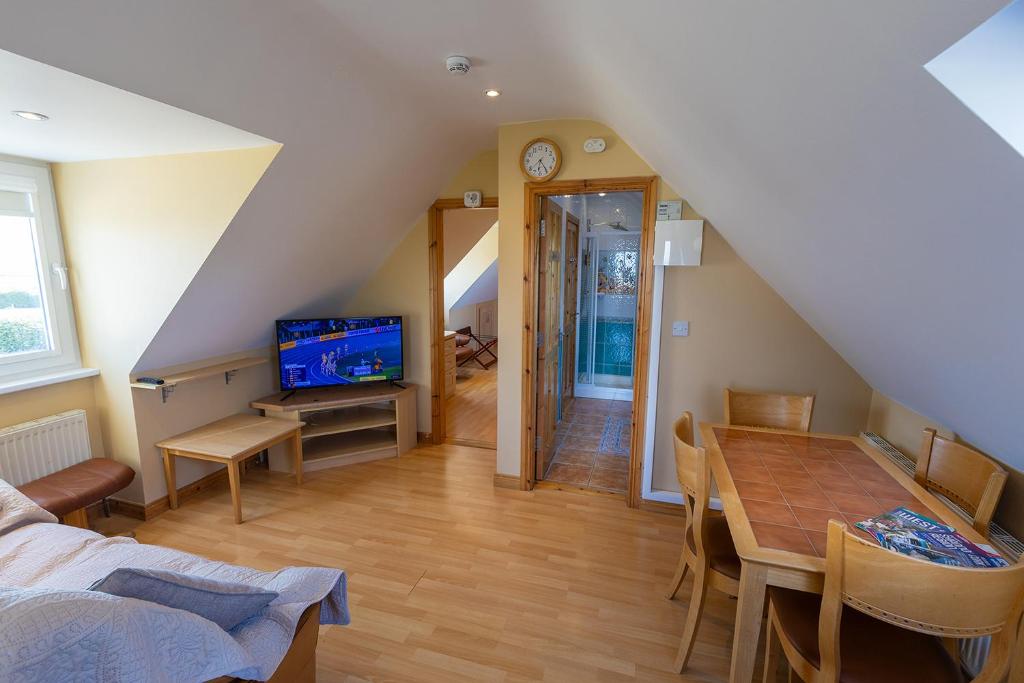 TV a/nebo společenská místnost v ubytování The Tides Ballybunion