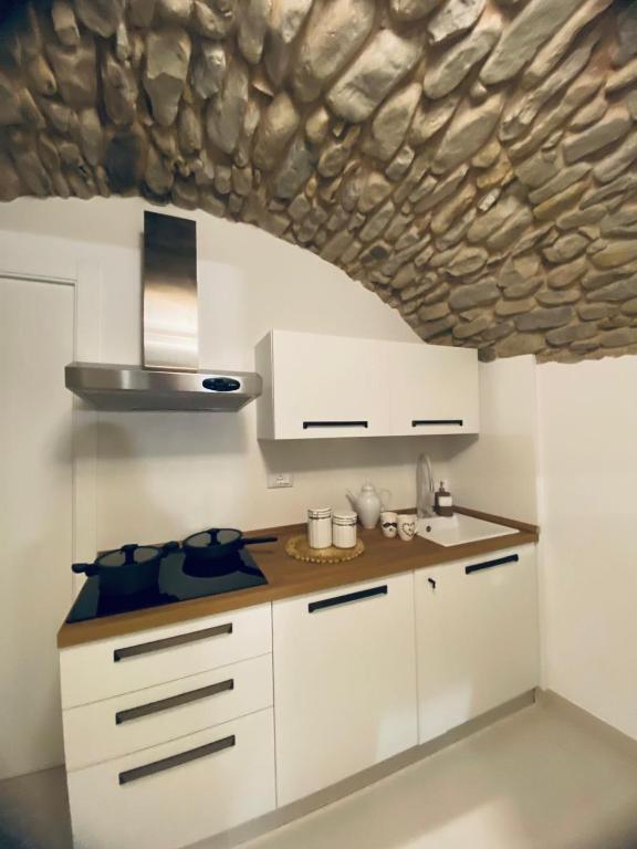 Kuchyň nebo kuchyňský kout v ubytování Appartamento La Volta