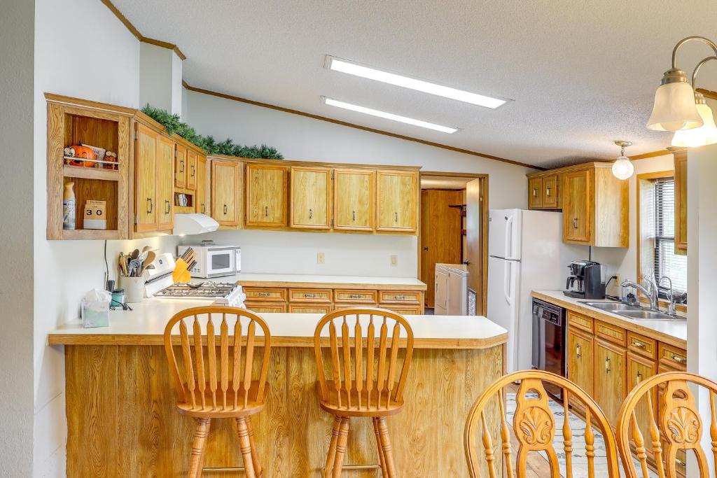 Kadoka Home about 22 Mi to Badlands National Park!, Kadoka Updated