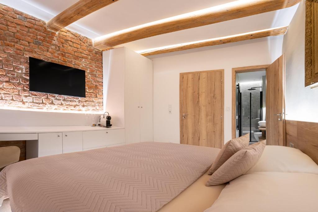 White Wolf Boutique Apartments - 11