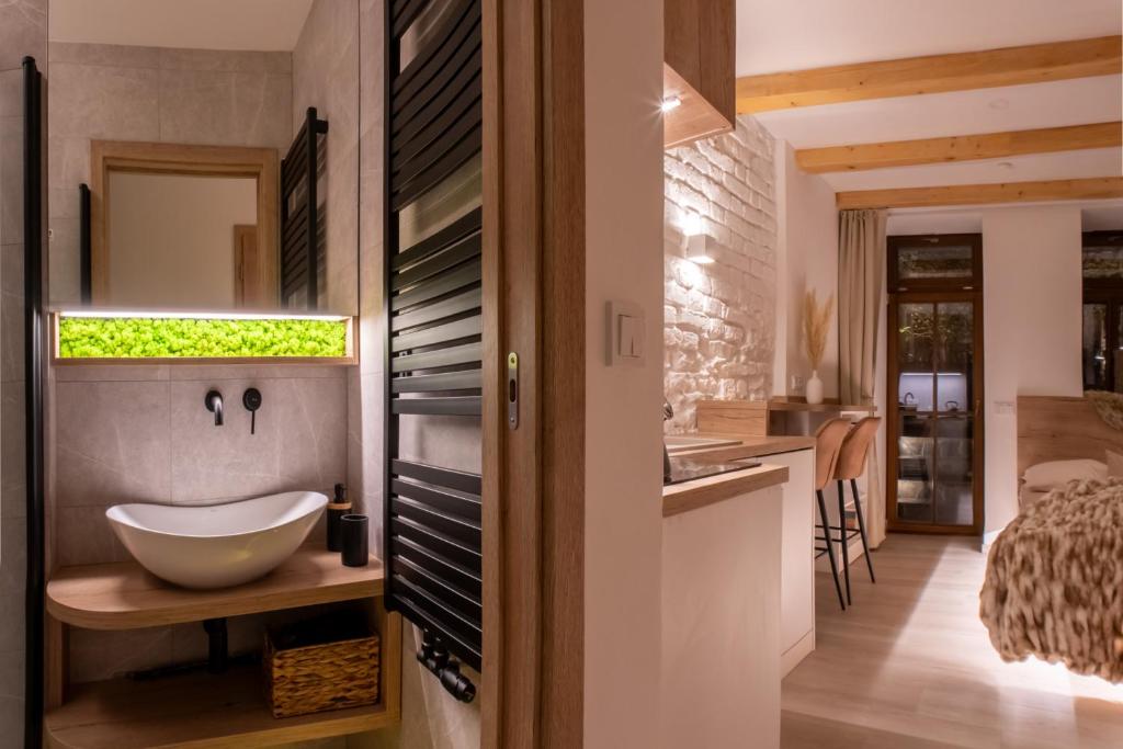 White Wolf Boutique Apartments - 3