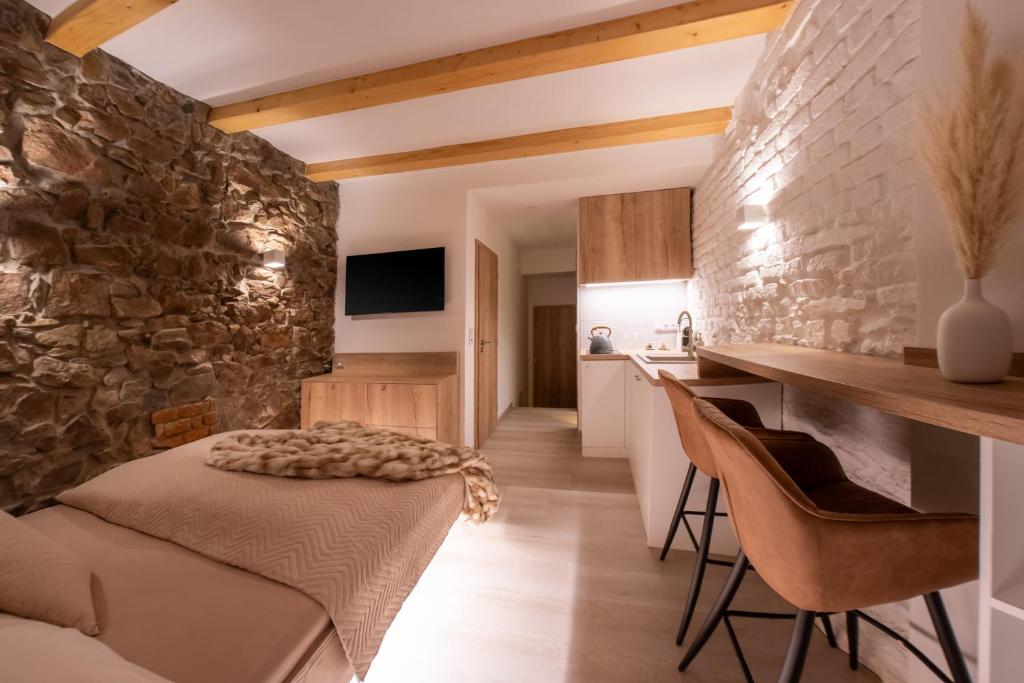 White Wolf Boutique Apartments - 4