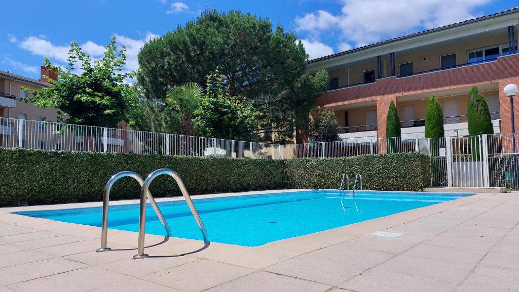 Bazén v ubytovaní L'Atelier St James - Gare, Parking Privé - Clim - Piscine alebo v jeho blízkosti