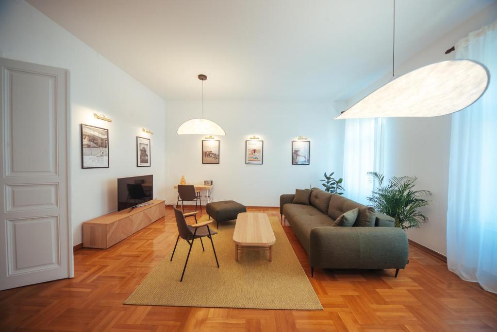 Head over Heels Apartment