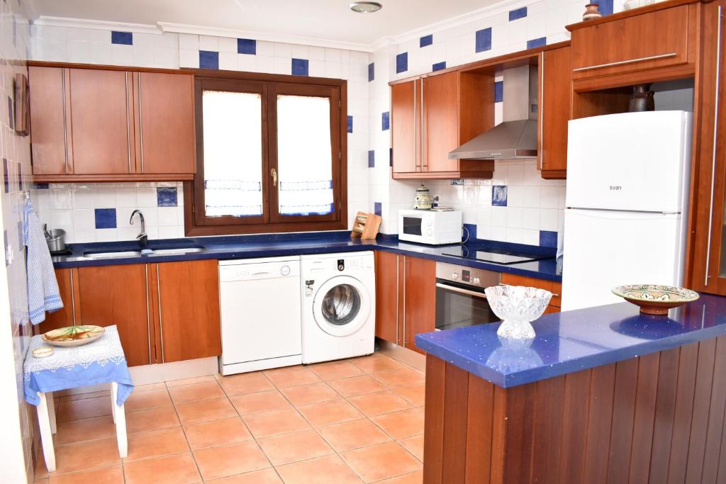 Kuchyň nebo kuchyňský kout v ubytování Apartamento rural "LA MUELA"