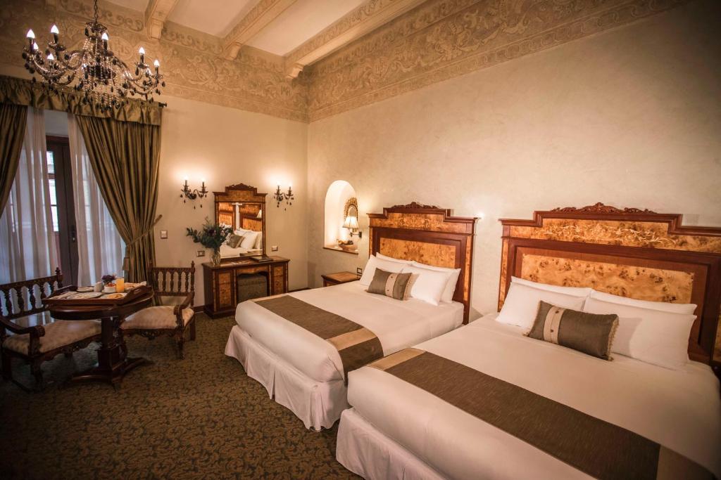 Postel nebo postele na pokoji v ubytování Aranwa Cusco Boutique Hotel
