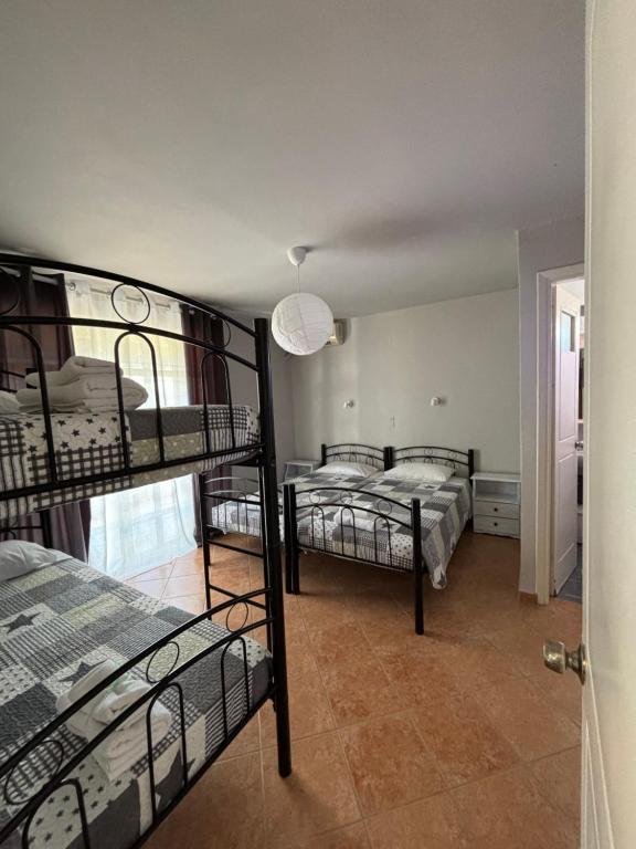 Postel nebo postele na pokoji v ubytování Demis Apartments