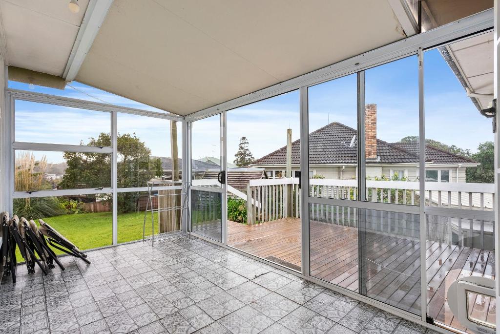 Gallery image of Kiwi Holiday Home with a View in Auckland