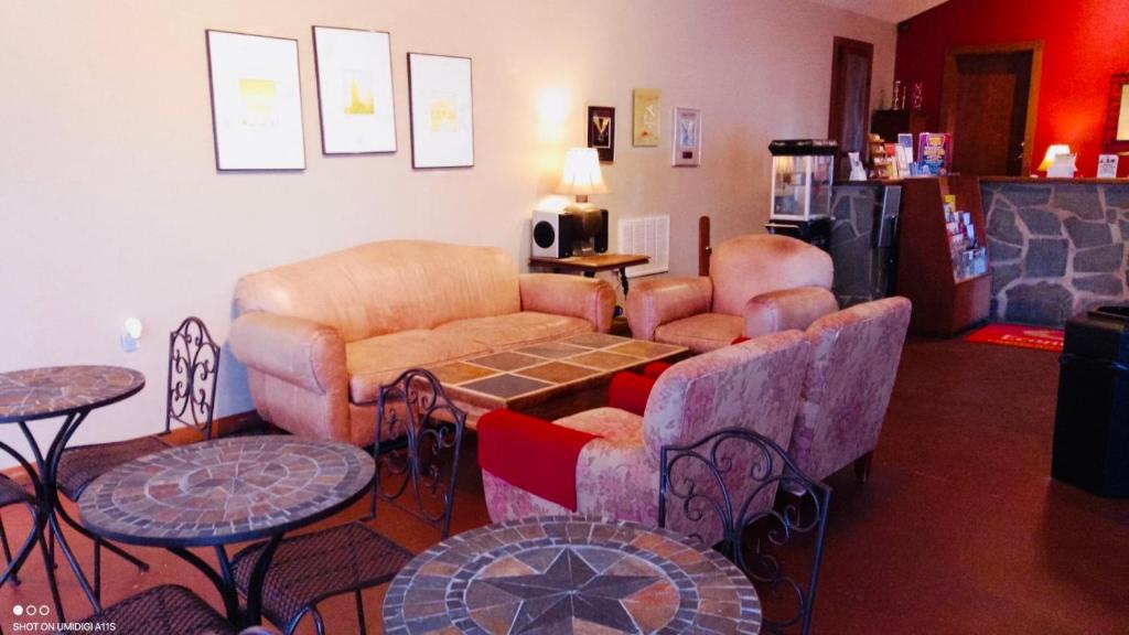 Posezení v ubytování Econo Lodge Fredericksburg
