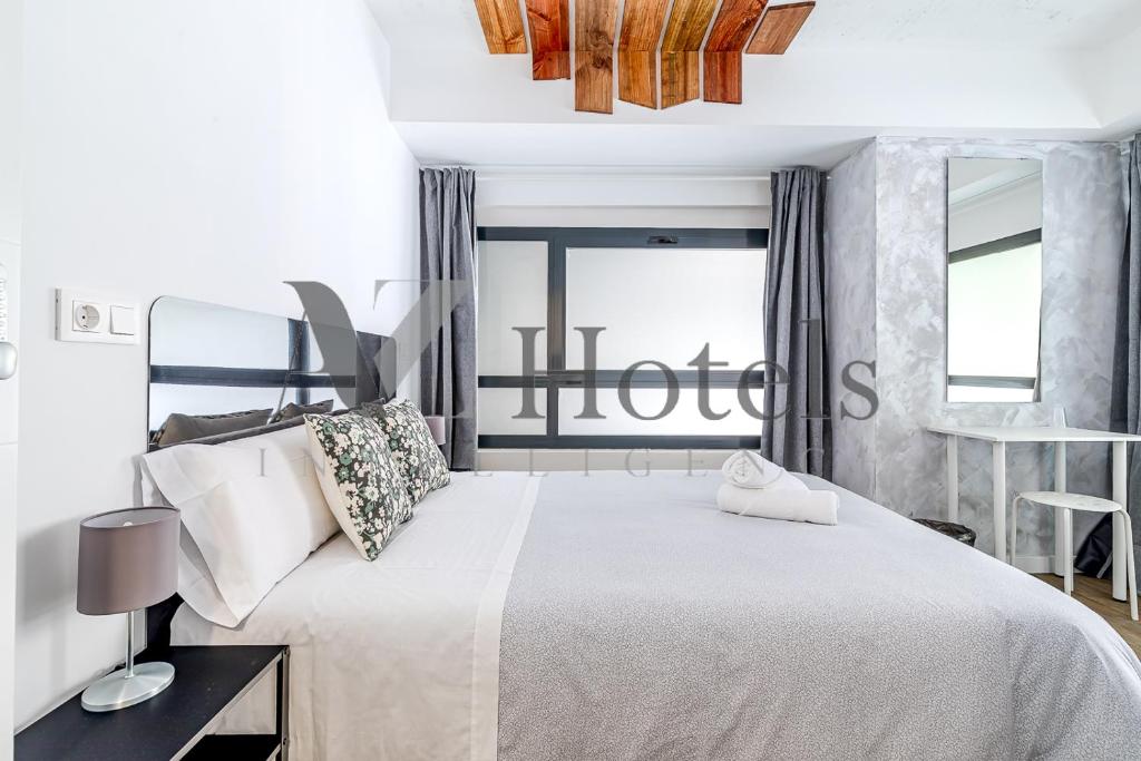 
Standard Double Room with Shared Bathroom
