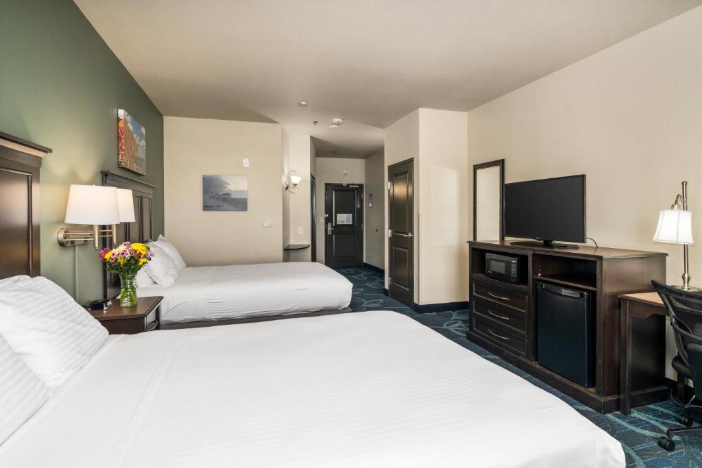 Park Point Marina Inn - Double Queen Harbor View