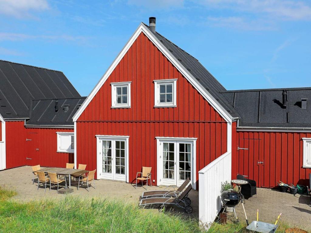 Το κτήριο όπου στεγάζεται  η παραθεριστική κατοικία