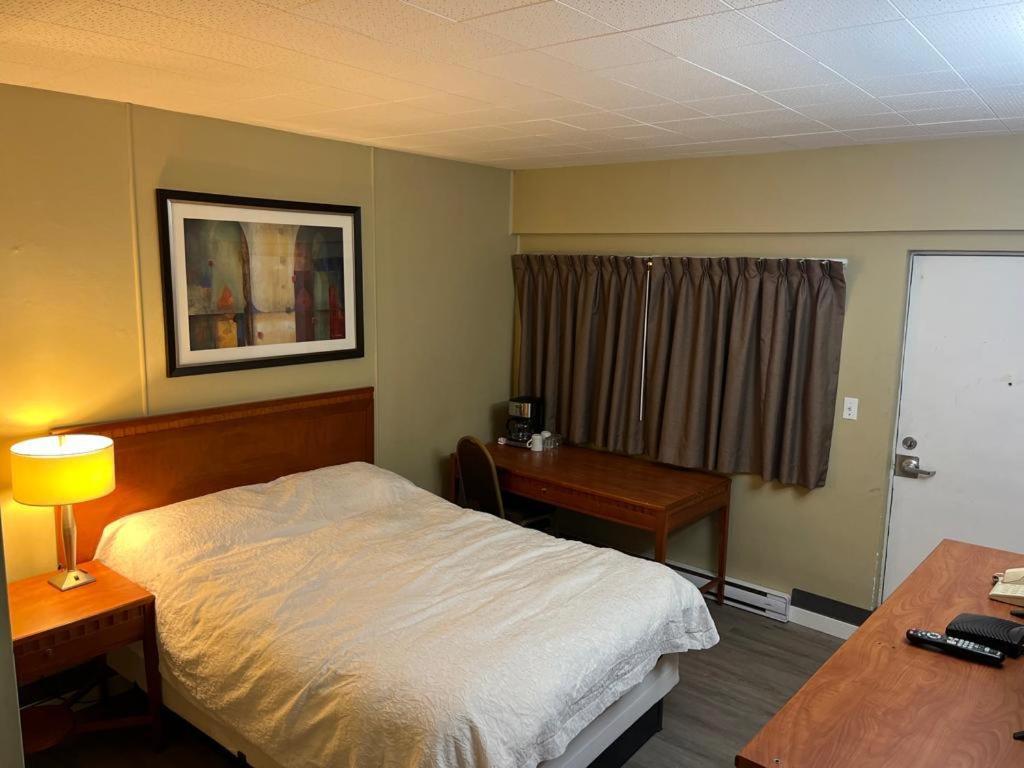Postel nebo postele na pokoji v ubytování Schell Motel